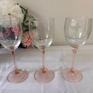 Vintage Luminarc France Pink Tulip Wine Glasses – Blush Stemware Elegant Mid-Century Barware