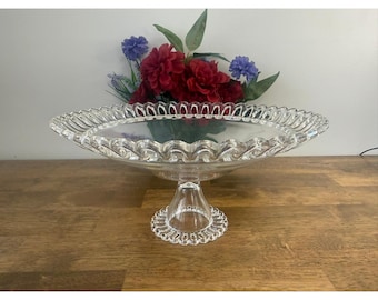 Soporte para pastel de pedestal de vidrio transparente vintage, bandeja de postres con borde de encaje abierto para bodas.