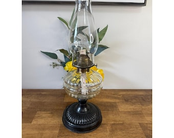 Lampada a olio antica in vetro trasparente, lampada a luce UV rosa, bruciatore P&A Eagle, decorazione in stile rustico.