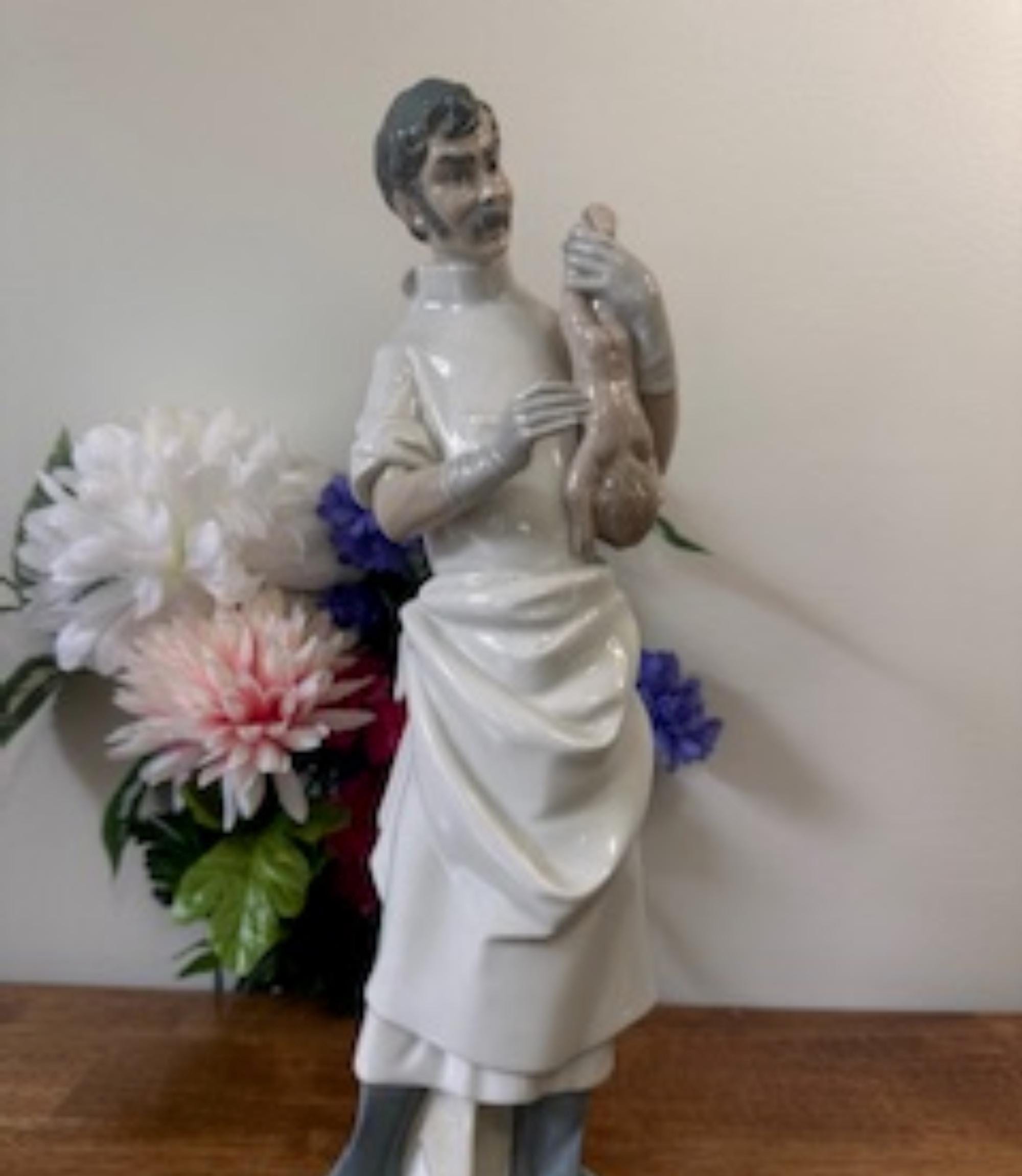 Lladro Figurine 5813 Congratulations Doctor Male Obstetrician With