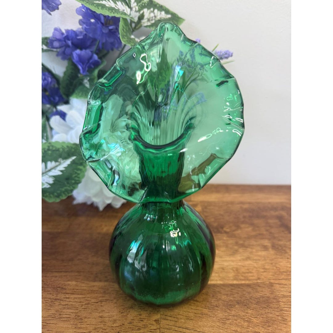 Vintage Green Jack-in-the-pulpit Glass Vase Hand-blown Ruffled Rim