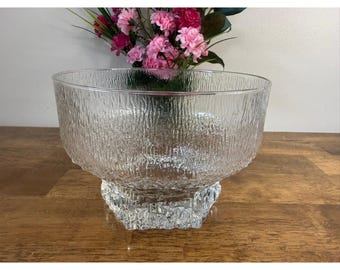 Bol de cristal prensado de estilo escandinavo vintage con pedestal y textura de cristal para hielo.