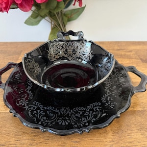 Elegante juego de cuenco y plato de vidrio grabado con amatista negra vintage, estilo art déco.