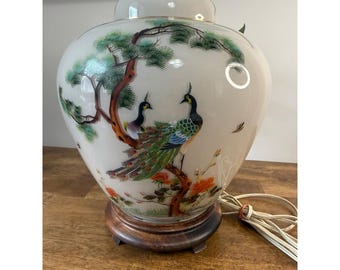 Vintage pauwenlamp Chinoiserie witglazen tafellamp Aziatisch decor Hollywood