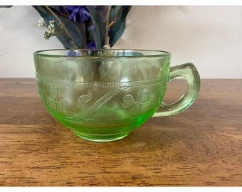 vintage tasse à thé en verre uranium vert dépression trèfle floral tasse qui brille aux UV