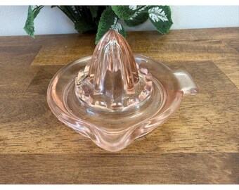 Vintage Pink Depression Glas Juicer Gerippter Reibahle mit Ausgießer Retro Küche