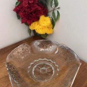 Mid-Century Silver Filigree Glass Bowl – Elegant Vintage Serving Dish