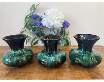 Blue Mountain Pottery Grön Droppglasyr Vaser Vintage Kanadensisk Konst Keramik Retro