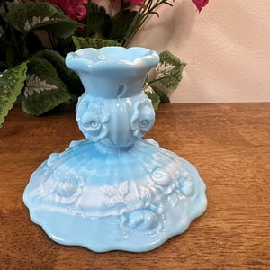 Fenton Blue Slag Glas Kerzenhalter Cabbage Rose Muster gewirbelt Vintage