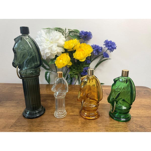 Frascos de loção pós-barba Avon, decantadores de vidro vintage em formato de cabeça de cavalo e peça de xadrez