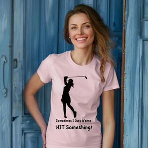 Camiseta Golfista: Terapia da Agressão - Este design lúdico é perfeito para qualquer golfista ou fã. Às vezes, você só precisa dar uma tacada.