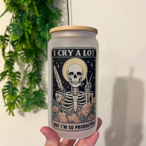 Taza de vidrio esmerilado de 16 oz Lloro mucho pero soy muy productiva taza de vidrio con tapa y pajita taza de café espeluznante carta del tarot esqueleto de Halloween