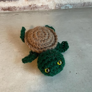 Handmade Crochet Baby Turtle Amigurumi: Soft Plush Toy