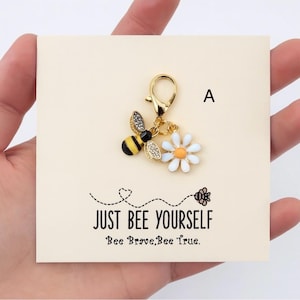 Biene und Gänseblümchen Taschenanhänger | Inspirierender Schlüsselanhänger