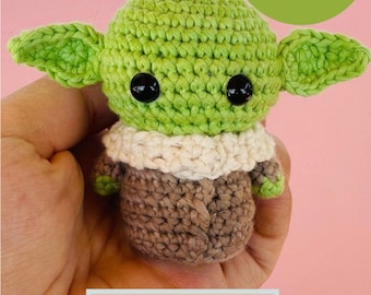 petit porte-clés extraterrestre vert, modèle pdf grogu amigurumi