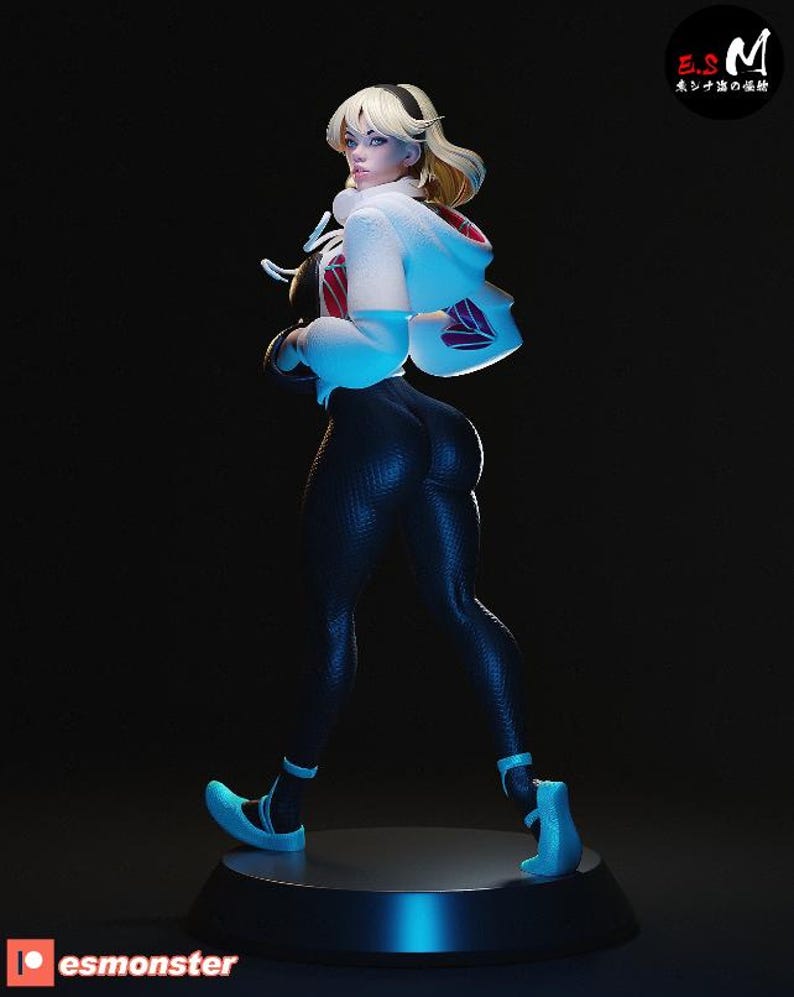 K&ouml;nnte beinhalten: Figur einer weiblichen Figur in dynamischer Pose, mit wei&szlig;er Jacke mit roten Akzenten und lila Blattmuster. Sie tr&auml;gt schwarze Leggings und blaue Schuhe. Der Sockel ist schwarz, der Hintergrund dunkel. Blondes Haar.