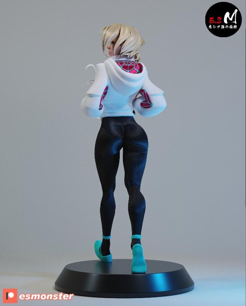 K&ouml;nnte beinhalten: Figur einer weiblichen Figur, von hinten gesehen, mit einem wei&szlig;en Kapuzenpullover mit einem roten und rosa Spinnennetz-Design, schwarzen Leggings und t&uuml;rkisfarbenen Schuhen. Die Figur steht auf einem schwarzen kreisf&ouml;rmigen Sockel. Das Logo "E.S.M" ist sichtbar.