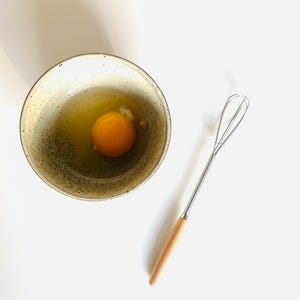 Stainless Steel Egg Beater with Wooden Handle – Handheld Wire Whisk for Mixing, Whipping, Baking & Cooking | Kitchen Utensil Gift