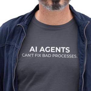 AI-agenter kan inte fixa dåliga processer T-shirt | Rolig AI & operationst-tröja