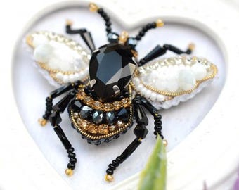 Beaded Brooch Kit "Bee" – DIY Bead Embroidery Kit, Handmade Jewelry Kit, Beaded Bee Pin, DIY Gift for Craft & Nature Lovers