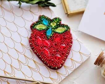 ビーズ刺繍キット イチゴブローチ、ビーズ刺繍の赤いイチゴ、DIYサマー