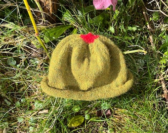 Olijfkleurige babymutsje