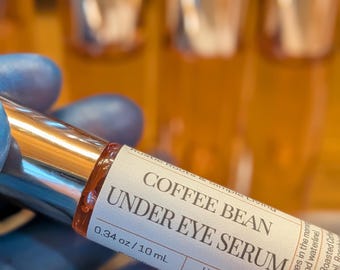 Suero para el contorno de ojos con granos de café / Rollerball natural / 0.34 oz