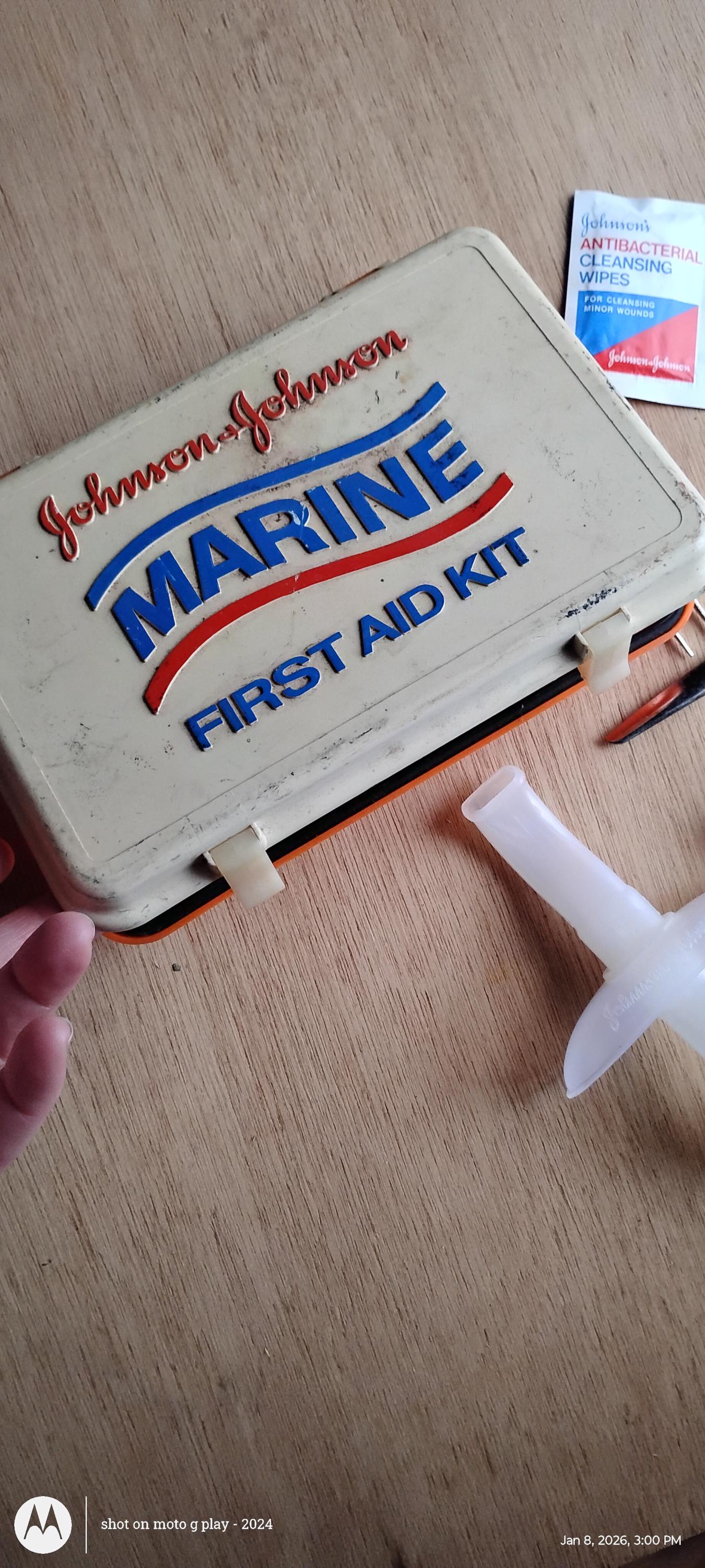 Vintage johnson and johnson first aid kit - Etsy 日本