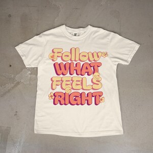 Camiseta com estampa de conscientização sobre saúde mental, camiseta com citação positiva e letras em formato de bolha, blusa fofa de amor-próprio, presente estético Y2K para mães, camiseta com inspiração