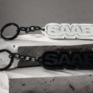 SAAB Keychain – Minimalist Car Key Ring for SAAB Fans | Black or White | Car Gift for Enthusiasts & Drivers