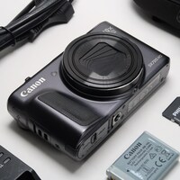 Canon PowerShot SX720 HS 20.3MP 40x Digital Camera Black, Case, SD - Very Good