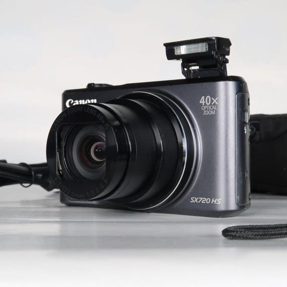 Canon PowerShot SX720 HS 20.3MP 40x Digital Camera Black, Case, SD - Very Good
