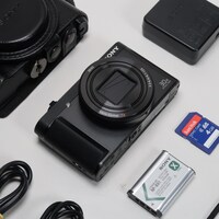 Sony Cyber-shot DSC-HX90V 18.2MP Digital Camera, Case, SD Card 4Gb - Excellent