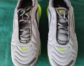 Nike air new never worn men 10.5 rare free shipping