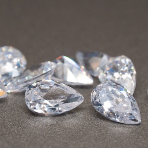 Faceted Pear Shape White Cubic Zirconia (Various Sizes Available) (1 piece)