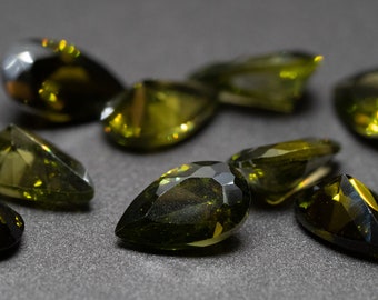 Faceted Pear Shape Peridot Cubic Zirconia (Various Sizes Available) (1 piece)