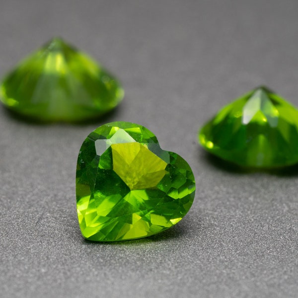 Heart Shape Peridot Glass (Peridot Color) - Various Sizes (1 Piece)