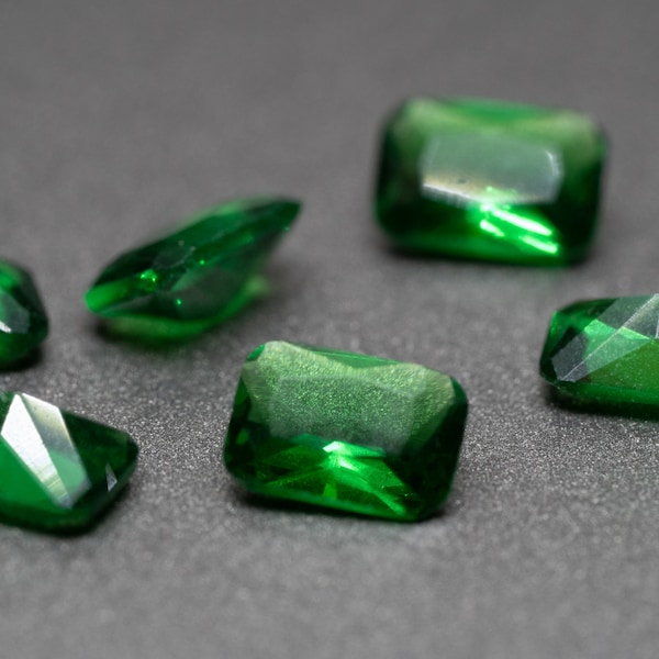 Octagon Faceted Green (Emerald) colored Glass (Various Sizes)(1 Piece)