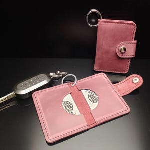 Leren portemonnee met kaarthouder. Handgemaakte ID-portemonnee. Sleutelhangerportemonnee voor dames. Kleine leren kaarthouder. Minimalistische ID-portemonnee. Gegraveerde kaarthouder