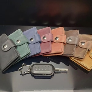 Leder Geldbeutel. Handgefertigtes Portemonnaie. Schlüsselanhänger Portemonnaie für Damen. Kleines Leder Kartenetui. Minimalistisches Portemonnaie. Kartenhalter mit Gravur