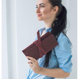 Cartera de viaje grande. Accesorio de viaje de cuero. Portadocumentos organizador. Cartera para el camino. Regalo para viajeros. Tarjetero de cuero para mujer.
