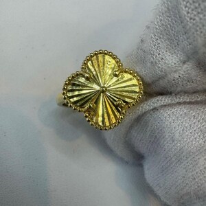 Clover ring