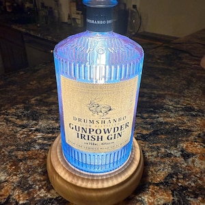 Lampa stołowa z butelki irlandzkiego ginu Gunpowder z przełącznikiem ściemniającym