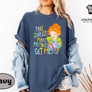 Camiseta &quot;Arriesgarse, cometer errores, ensuciarse&quot;, camiseta de maestra &quot;Miss Frizzle&quot;, linda camiseta de autobús escolar mágico, camiseta de regreso a clases, regalo para maestra