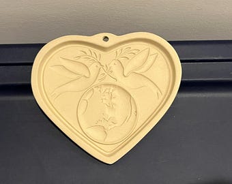 Pampered Chef Peace on Earth Heart Cookie Mold, NEW