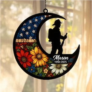 Militaire soldaat acryl namaak glas-in-lood raam hangend, gepersonaliseerd herdenkingscadeau, patriottisch bloemendecor voor Veteranendag