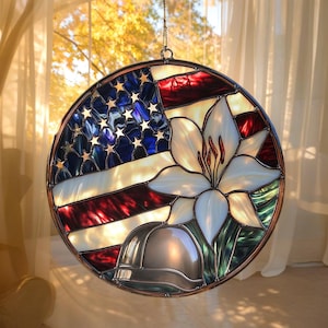 Herdenkingsvlag en lelie ACRYL Faux glas-in-lood zonnevanger – patriottische raamdecoratie – eerbetooncadeau voor veteranen en helden