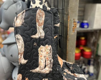 Buc-ee’s Quilted Western Boot Bag, Cowgirl Boots Print