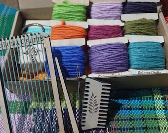 Mini Weaving Loom Kit: Portable Wooden Frame for DIY Projects
