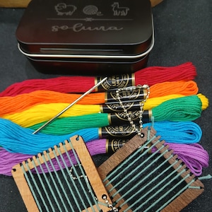 Mini Loom Schlüsselanhänger: Vorgekrümmtes DIY Webset